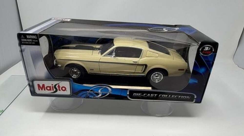 Maisto 1968 Ford Mustang GT Cobra Jet Die-Cast Collection 1:18 Scale Model